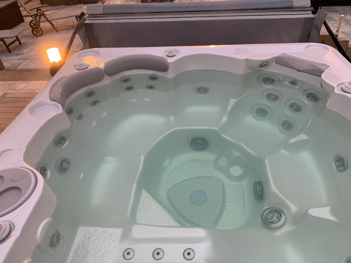 Chez La Rose Luxueuse Cottage Avec Jacuzzi Rouvres-la-Chétive Exterior foto